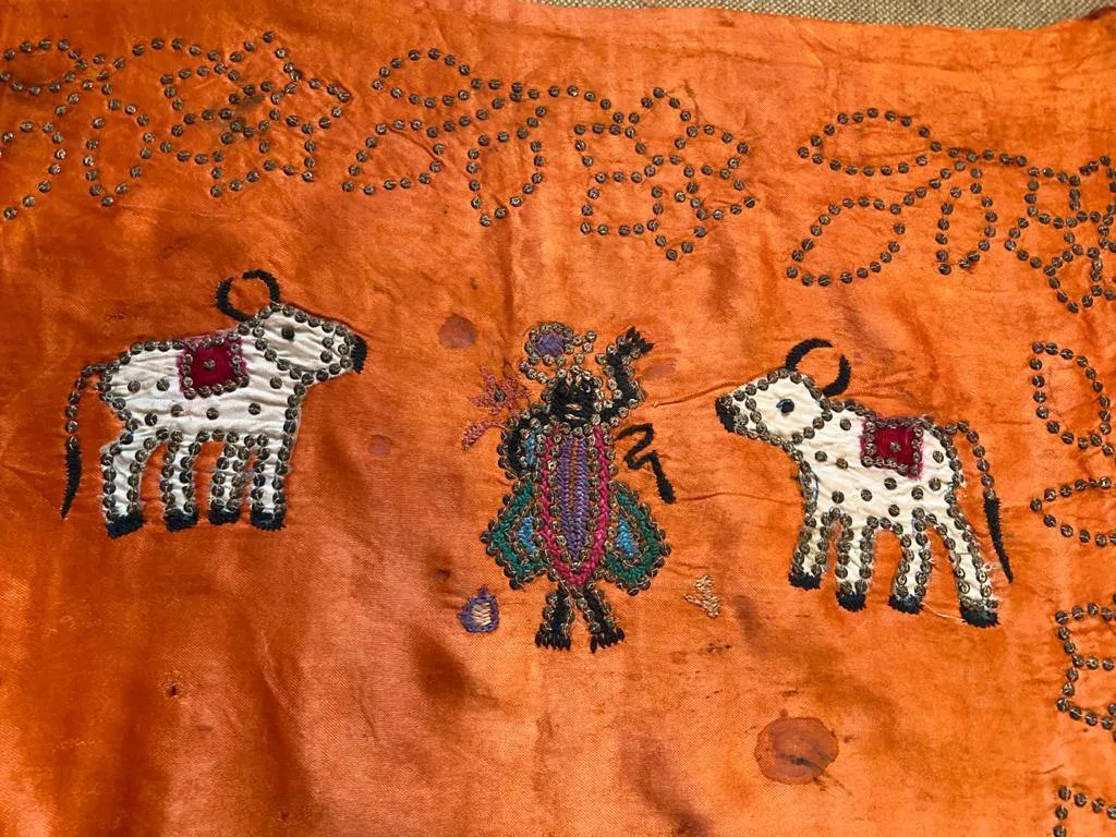 Nathdwara with two cows : Vintage Embroidered Textile