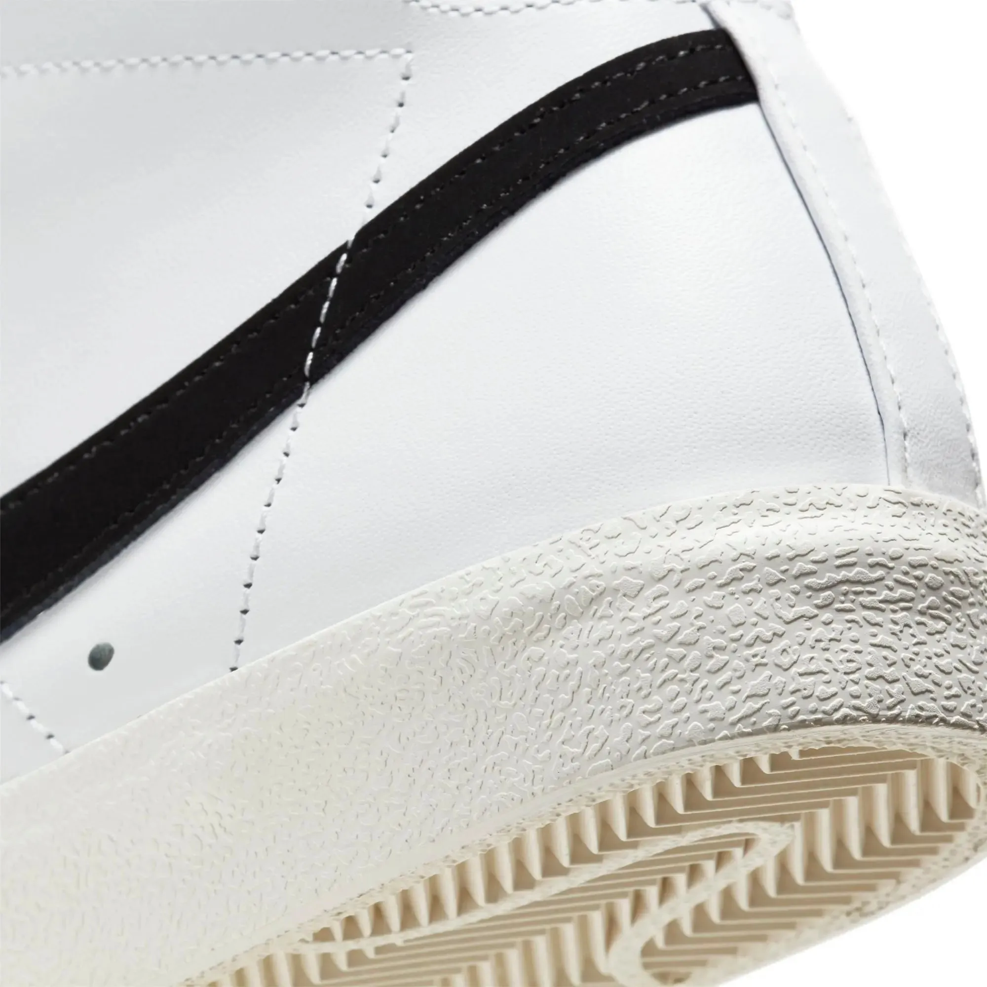 Nike Women's Blazer Mid '77 'White/Black'